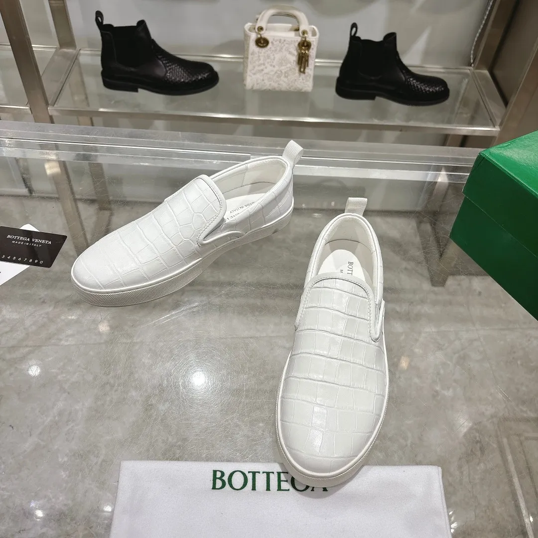 [BV] Top P: 720💰 Couple style, Size: Female 35-39, Male 39--44 (Female 40. Male 38. 45, non-refundable) Bottega Veneta 2025 new model, the highest version in the counter, Bottega Veneta counter synchronization style! Round toe braided slip-on shoes! Imported cowhide leather surface, original molded outsole! 1:1 replica! !